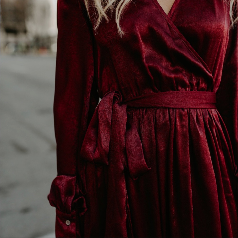 NWT 💥LAST ONE💥 Gorgeous Garnet Satin Maxi Dress - Picture 7 of 7